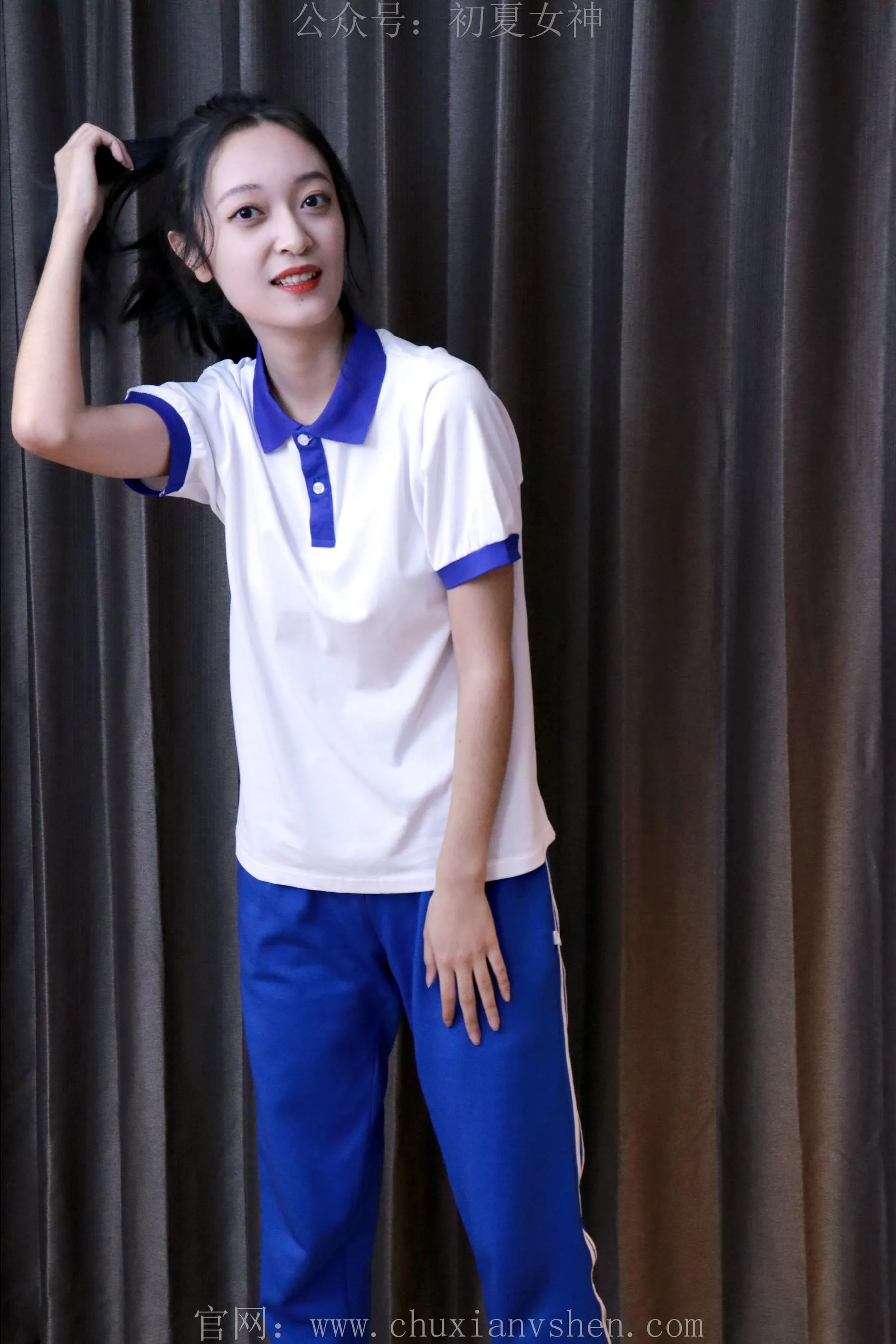 初夏女神 NO.001 依依校服搭配37码运动鞋拍摄 [126P]插图1